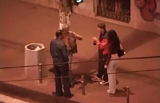 امرأة ترتدي الكورسيهات السوداء ، والجلوس مع كس على اباحية اجنبية الجذع الصلبة من صديقها