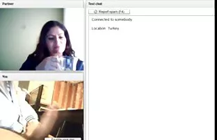 الحبيب افلام اباحيه سكس اجنبي يملأ فمها مع نائب الرئيس عندما يعطيه اللسان