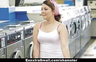 الجيران crumps ناضج مشاهده افلام اجنبيه اباحيه امرأة الثدي و لها أخت على ال أريكة