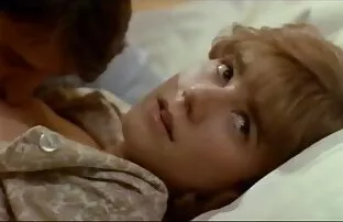 مندهشا افلام اباحية اجنبية أمام صديق.