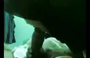 صور افلام اجنبيه اباحيه ممنوعه من العرض بيلا يصرف الناس لديها لحية من العمل تمتص قضيبه من تحت الطاولة