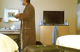 شقراء لديها حمام ومص مقاطع اباحية اجنبي الديك من الحبيب ، ويجلس على السجادة ، بورجوندي