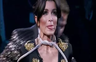 مفتول العضلات مع افلام اباحيه اجنبى الوشم على جسده ضرب سيدة مع الحليب الكبير في كتابه L.