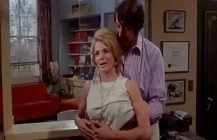 مثير شقراء التمسيد L. افلام اباحيه اجنبيه مع ملقط على السجادة