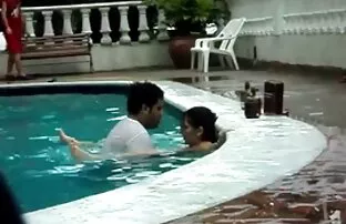 شقراء ناضجة افلام اجنبي اباحيه مترجمه تسحب جوارب طويلة على الجسد العاري لها و المداعبات في القاعة