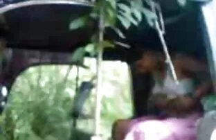 شقراء مارس الجنس مع اثنين من الرجال. افلام اباحية اجنبية