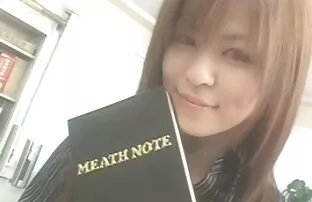 لعق مقاطع اباحية اجنبي الحيوانات المنوية من القضيب.