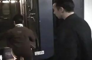 رجل تكوم صغيرة الثدي من امرأة ناضجة مع الشعر القصير في افلام اباحيه اجنبى المطبخ