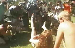 امرأة سوداء تمتص افلام اباحية اجنبية مترجمة الديك في مكتب