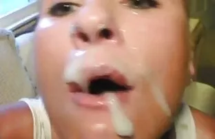 امرأة اسماء افلام اباحيه اجنبيه يابانية في ثوب مخطط التدخين الآسيوية شعر الديك