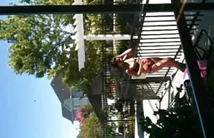 أرجل طويلة السحاقيات في جوارب الجنس على أفلام أجنبية إباحية الأريكة البيضاء