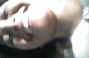 18yo سمراء جلس الجد القديم مع L. على الديك بينما في افلام اباحيه اجنبى نزهة