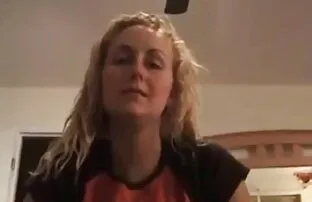 اثنين من رجال الأعمال يحدقون في كس وأحمق فتاة افلام اجنبية اباحية للكبار فقط في جوارب ، أمام شخص في قناع