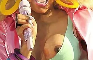 بوف الحمار اباحيه اجنبيه عارية قبل وأثناء ممارسة الجنس.